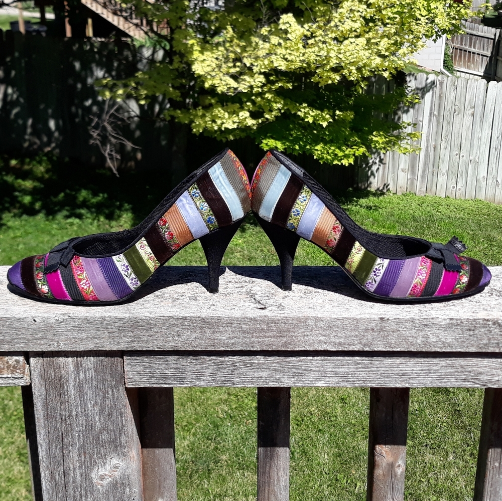 *Beverly Feldman Ribbon Striped Black Pumps 6.5 M